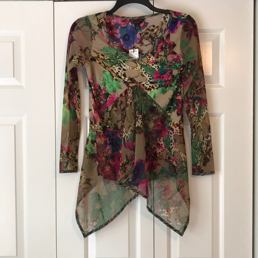 NWT Zion by H.K. floral handkerchief hem blouse